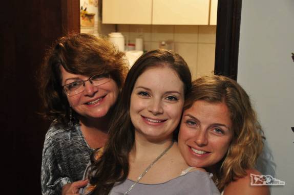 Com amãe e a irmã na casa da Tia Dri, em Curitiba, no Paraná